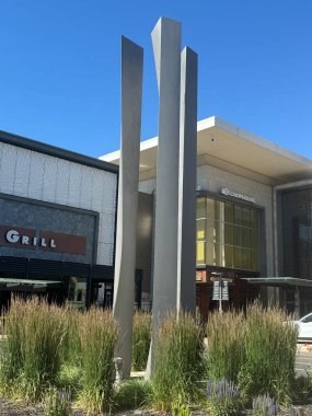 22 Haziran 2024 'te Denver, Colorado' daki Cherry Creek Alışveriş Merkezi 'nde Kona Grill restoranında görüldü..
