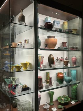 DENVER, CO - 22 Haziran 2024 'te görüldüğü gibi, Denver, Colorado' daki Kirkland Güzel Dekoratif Sanatlar Müzesi.