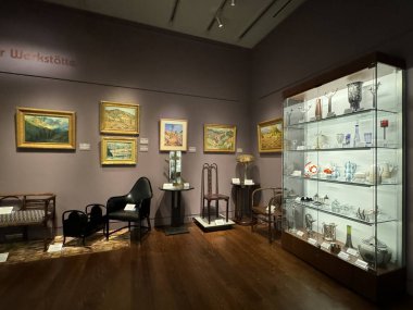 DENVER, CO - 22 Haziran 2024 'te Denver, Colorado' daki Kirkland Güzel ve Dekoratif Sanatlar Müzesi 'nde sergi.