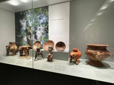 TORONTO, ON - 27 Mayıs 2024 'te Kanada' nın Toronto kentindeki Gardiner Müzesinde Antik Amerika Koleksiyonu.