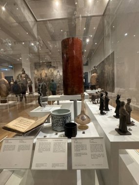 25 Mayıs 2024 'te Kanada' nın Toronto kentindeki Royal Ontario Müzesi 'nde sergi açıldı..