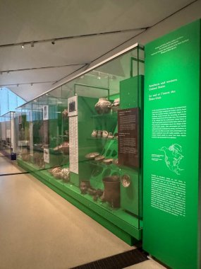 25 Mayıs 2024 'te Kanada' nın Toronto kentindeki Royal Ontario Müzesi 'nde sergi açıldı..