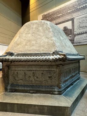 TORONTO, ON - 25 Mayıs 2024 'te Kanada' nın Toronto kentindeki Royal Ontario Müzesinde Asya Koleksiyonu sergisi.