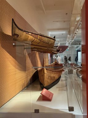 TORONTO, ON - 25 Mayıs 2024 'te Kanada' nın Toronto kentindeki Royal Ontario Müzesinde ilk Peoples Sanat ve Kültür Sergisi.