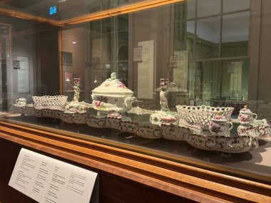 25 Mayıs 2024 'te Kanada' nın Toronto kentindeki Royal Ontario Müzesi 'ndeki Samuel Avrupa Galerileri' nde görüldü..