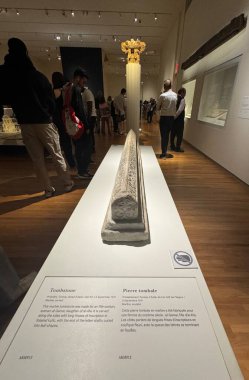 TORONTO, ON - 25 Mayıs 2024 'te Toronto, Kanada' daki Aga Khan Müzesi 'nde sergi.