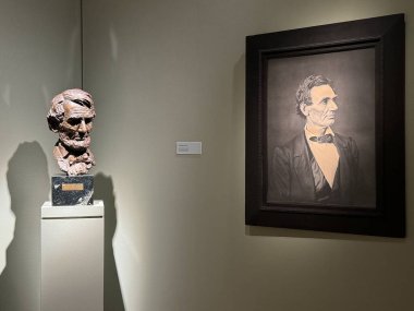 NEW BRITAIN, CT - 4 Mayıs: 4 Mayıs 2024 'te Connecticut' taki Yeni Britanya Amerikan Sanatları Müzesi 'nde sergi.