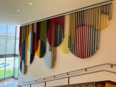 NEW BRITAIN, CT - 4 Mayıs: 4 Mayıs 2024 'te Connecticut' taki Yeni Britanya Amerikan Sanatları Müzesi 'nde sergi.