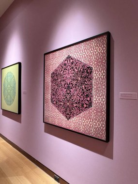 NEW BRITAIN, CT - 4 Mayıs: 4 Mayıs 2024 'te Connecticut' taki Yeni Britanya Amerikan Sanatları Müzesi 'nde sergi.