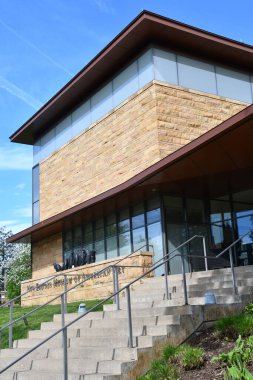 NEW BRITAIN, CT - 4 Mayıs 2024 'te görüldüğü üzere, Connecticut' taki Yeni Britanya Amerikan Sanat Müzesi.