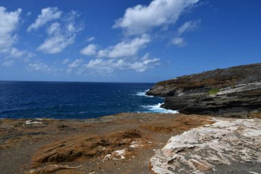 Hawaii 'deki Oahu sahilinin kıyı şeridi manzarası.