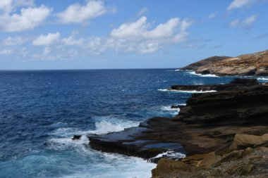 Hawaii 'deki Oahu sahilinin kıyı şeridi manzarası.