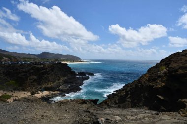 Hawaii 'deki Oahu sahilinin kıyı şeridi manzarası.