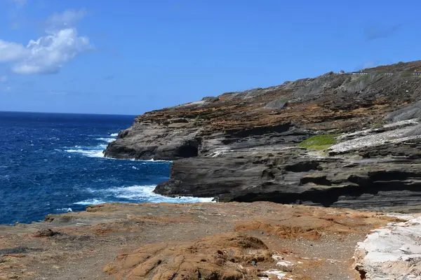 Hawaii 'deki Oahu sahilinin kıyı şeridi manzarası.