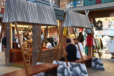 DUBAI, BAE - 28 Aralık 2023 'te Dubai, BAE' deki Global Village. Global Village 'ın dünyanın en büyük turizm, eğlence ve eğlence projesi olduğu iddia ediliyor..
