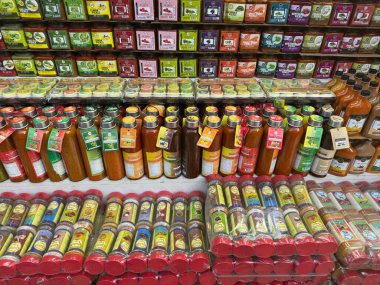 DUBAI, BAE - 28 DEC: 28 Aralık 2023 'te Dubai, BAE' deki Global Village 'da görülen Kuveyt pavyonu. Global Village 'ın dünyanın en büyük turizm, eğlence ve eğlence projesi olduğu iddia ediliyor..