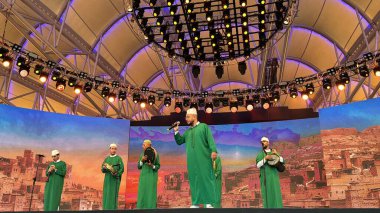 DUBAI, BAE - 28 Aralık 2023 'te Dubai, BAE' deki Global Village 'da görülen Fas Müzikal Şovu. Global Village 'ın dünyanın en büyük turizm, eğlence ve eğlence projesi olduğu iddia ediliyor..
