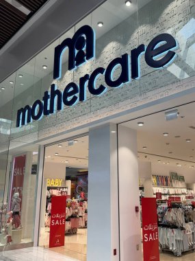 ABU DHABI, BAE - 31 Aralık 2023 'te Abu Dabi, Abu Dabi' deki Al Maryah Adası 'ndaki The Galleria alışveriş merkezindeki Mothercare mağazası.