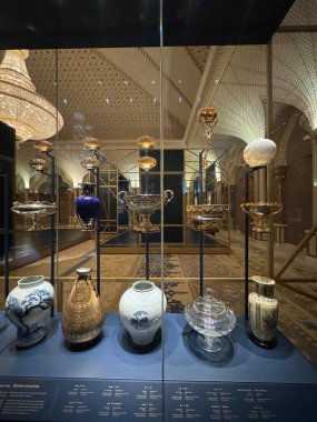 ABU DHABI, BAE - 31 Aralık 2023 'te Abu Dabi, BAE' deki Birleşik Arap Emirlikleri 'nin Qasr Al-Watan başkanlık sarayında Başkanlık Hediyeleri sergisi.