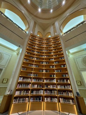 ABU DHABI, BAE - 31 DEC: Qasr Al-Watan Birleşik Arap Emirlikleri Başkanlık Sarayı Kütüphanesi, Abu Dabi, BAE, 31 Aralık 2023 'te görüldüğü gibi.