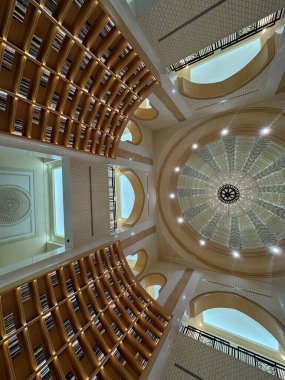 ABU DHABI, BAE - 31 DEC: Qasr Al-Watan Birleşik Arap Emirlikleri Başkanlık Sarayı Kütüphanesi, Abu Dabi, BAE, 31 Aralık 2023 'te görüldüğü gibi.