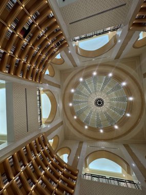 ABU DHABI, BAE - 31 DEC: Qasr Al-Watan Birleşik Arap Emirlikleri Başkanlık Sarayı Kütüphanesi, Abu Dabi, BAE, 31 Aralık 2023 'te görüldüğü gibi.