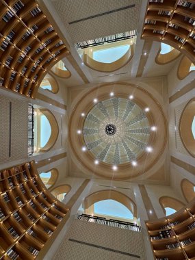 ABU DHABI, BAE - 31 DEC: Qasr Al-Watan Birleşik Arap Emirlikleri Başkanlık Sarayı Kütüphanesi, Abu Dabi, BAE, 31 Aralık 2023 'te görüldüğü gibi.
