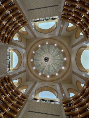 ABU DHABI, BAE - 31 DEC: Qasr Al-Watan Birleşik Arap Emirlikleri Başkanlık Sarayı Kütüphanesi, Abu Dabi, BAE, 31 Aralık 2023 'te görüldüğü gibi.