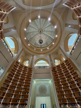 ABU DHABI, BAE - 31 DEC: Qasr Al-Watan Birleşik Arap Emirlikleri Başkanlık Sarayı Kütüphanesi, Abu Dabi, BAE, 31 Aralık 2023 'te görüldüğü gibi.