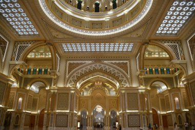 ABU DHABI, BAE - 31 Aralık 2023 'te Abu Dabi, BAE' de Birleşik Arap Emirlikleri 'nin Qasr Al-Watan başkanlık sarayındaki Büyük Salon.