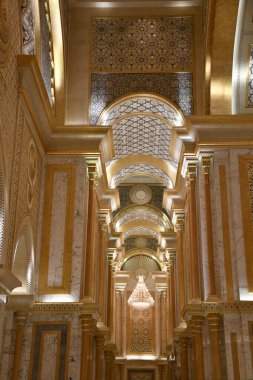 ABU DHABI, BAE - 31 Aralık 2023 'te Abu Dabi, BAE' de Birleşik Arap Emirlikleri 'nin Qasr Al-Watan başkanlık sarayındaki Büyük Salon.