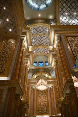 ABU DHABI, BAE - 31 Aralık 2023 'te Abu Dabi, BAE' de Birleşik Arap Emirlikleri 'nin Qasr Al-Watan başkanlık sarayındaki Büyük Salon.