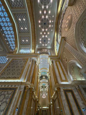 ABU DHABI, BAE - 31 Aralık 2023 'te Abu Dabi, BAE' de Birleşik Arap Emirlikleri 'nin Qasr Al-Watan başkanlık sarayındaki Büyük Salon.