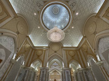ABU DHABI, BAE - 31 Aralık 2023 'te Abu Dabi, BAE' de Birleşik Arap Emirlikleri 'nin Qasr Al-Watan başkanlık sarayındaki Büyük Salon.