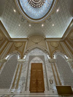 ABU DHABI, BAE - 31 Aralık 2023 'te Abu Dabi, BAE' de Birleşik Arap Emirlikleri 'nin Qasr Al-Watan başkanlık sarayındaki Büyük Salon.