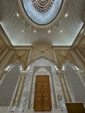 ABU DHABI, BAE - 31 Aralık 2023 'te Abu Dabi, BAE' de Birleşik Arap Emirlikleri 'nin Qasr Al-Watan başkanlık sarayındaki Büyük Salon.