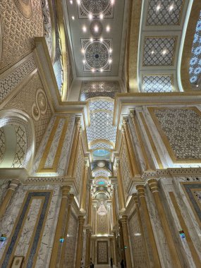 ABU DHABI, BAE - 31 Aralık 2023 'te Abu Dabi, BAE' de Birleşik Arap Emirlikleri 'nin Qasr Al-Watan başkanlık sarayındaki Büyük Salon.