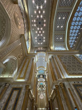 ABU DHABI, BAE - 31 Aralık 2023 'te Abu Dabi, BAE' de Birleşik Arap Emirlikleri 'nin Qasr Al-Watan başkanlık sarayındaki Büyük Salon.