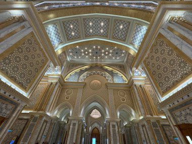 ABU DHABI, BAE - 31 Aralık 2023 'te Abu Dabi, BAE' de Birleşik Arap Emirlikleri 'nin Qasr Al-Watan başkanlık sarayındaki Büyük Salon.