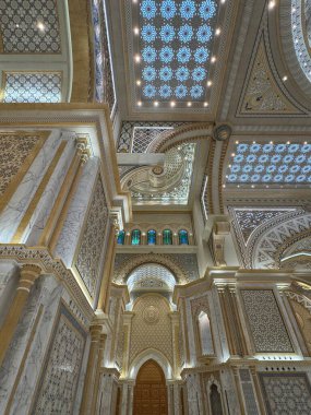 ABU DHABI, BAE - 31 Aralık 2023 'te Abu Dabi, BAE' de Birleşik Arap Emirlikleri 'nin Qasr Al-Watan başkanlık sarayındaki Büyük Salon.