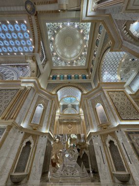 ABU DHABI, BAE - 31 Aralık 2023 'te Abu Dabi, BAE' de Birleşik Arap Emirlikleri 'nin Qasr Al-Watan başkanlık sarayındaki Büyük Salon.