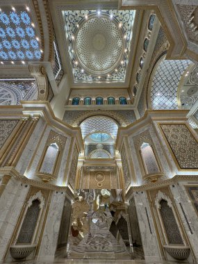 ABU DHABI, BAE - 31 Aralık 2023 'te Abu Dabi, BAE' de Birleşik Arap Emirlikleri 'nin Qasr Al-Watan başkanlık sarayındaki Büyük Salon.