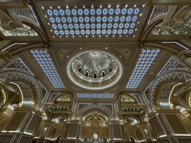 ABU DHABI, BAE - 31 Aralık 2023 'te Abu Dabi, BAE' de Birleşik Arap Emirlikleri 'nin Qasr Al-Watan başkanlık sarayındaki Büyük Salon.