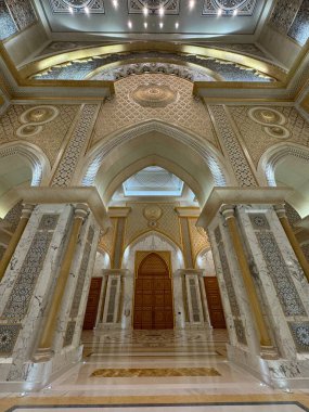 ABU DHABI, BAE - 31 Aralık 2023 'te Abu Dabi, BAE' de Birleşik Arap Emirlikleri 'nin Qasr Al-Watan başkanlık sarayındaki Büyük Salon.