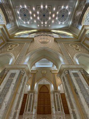 ABU DHABI, BAE - 31 Aralık 2023 'te Abu Dabi, BAE' de Birleşik Arap Emirlikleri 'nin Qasr Al-Watan başkanlık sarayındaki Büyük Salon.
