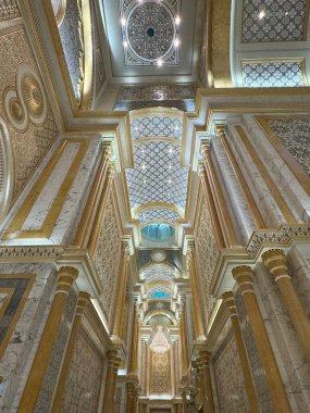 ABU DHABI, BAE - 31 Aralık 2023 'te Abu Dabi, BAE' de Birleşik Arap Emirlikleri 'nin Qasr Al-Watan başkanlık sarayındaki Büyük Salon.