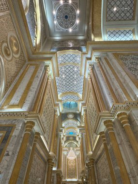 ABU DHABI, BAE - 31 Aralık 2023 'te Abu Dabi, BAE' de Birleşik Arap Emirlikleri 'nin Qasr Al-Watan başkanlık sarayındaki Büyük Salon.