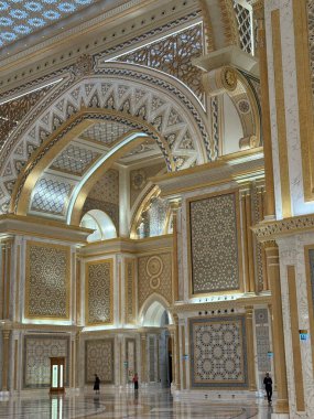 ABU DHABI, BAE - 31 Aralık 2023 'te Abu Dabi, BAE' de Birleşik Arap Emirlikleri 'nin Qasr Al-Watan başkanlık sarayındaki Büyük Salon.