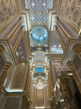 ABU DHABI, BAE - 31 Aralık 2023 'te Abu Dabi, BAE' de Birleşik Arap Emirlikleri 'nin Qasr Al-Watan başkanlık sarayındaki Büyük Salon.