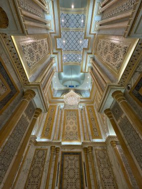 ABU DHABI, BAE - 31 Aralık 2023 'te Abu Dabi, BAE' de Birleşik Arap Emirlikleri 'nin Qasr Al-Watan başkanlık sarayındaki Büyük Salon.